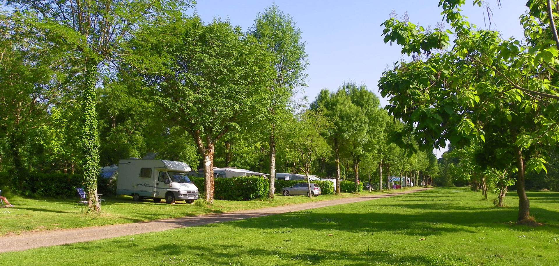 Parcela para autocaravanas acampar en Doredogne